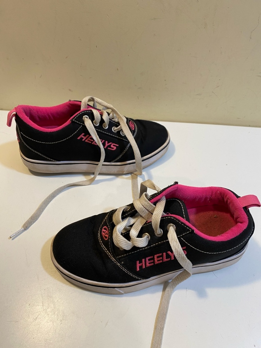 Heelys Kids Black & Pink Lace-Up Skate Sneakers